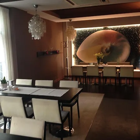 Blick Hotel 3*
